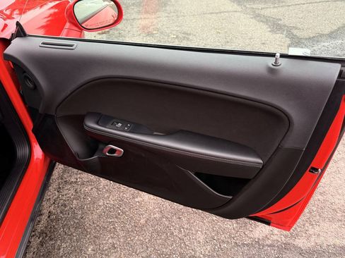 Used 2015 Dodge Challenger SXT RWD image 19