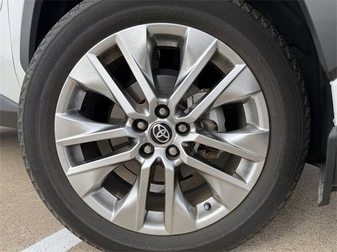 Used 2025 Toyota RAV4 XLE Premium image 10