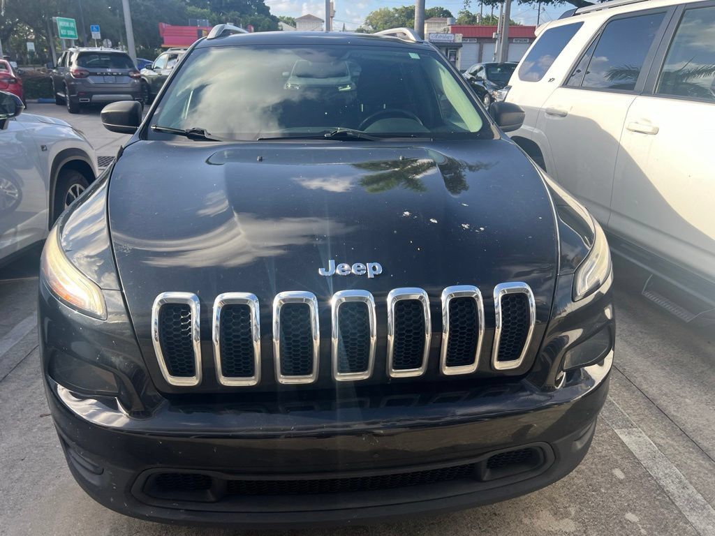 Used 2015 Jeep Cherokee Sport FWD image 3