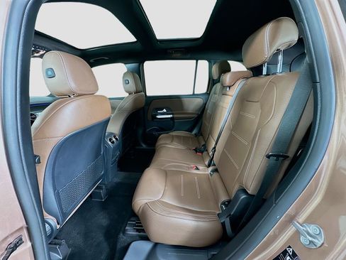 Used 2022 Mercedes-Benz GLB 250 image 24