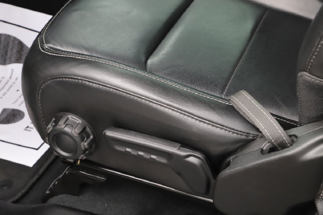 Used 2022 Jeep Wrangler Unlimited Sahara AWD/4WD image 17