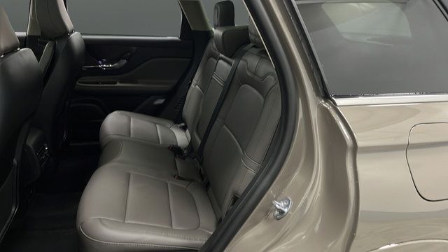 Used 2025 Lincoln Corsair Grand Touring AWD/4WD image 24