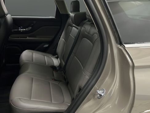 Used 2025 Lincoln Corsair Grand Touring AWD/4WD image 24
