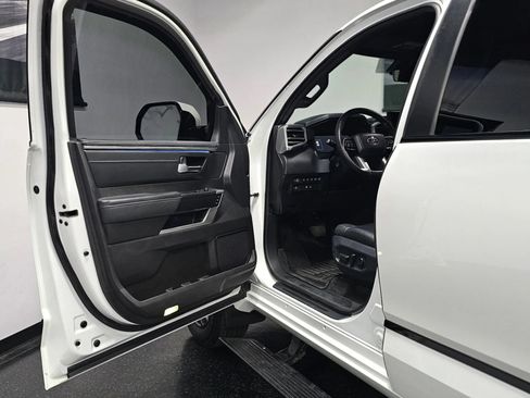 Used 2024 Toyota Tundra Platinum AWD/4WD image 10
