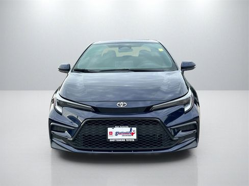 Used 2025 Toyota Corolla SE image 2