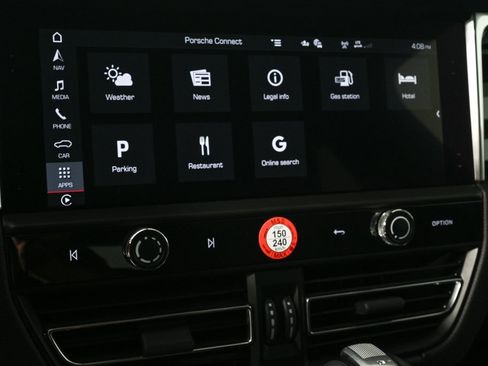 Certified 2025 Porsche Macan image 15