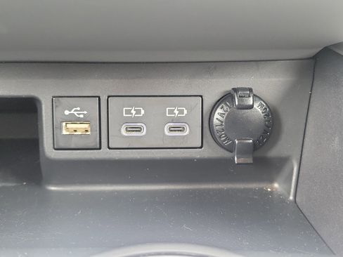 Used 2024 Toyota Highlander XLE FWD image 28