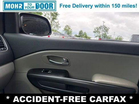 Used 2018 Kia Sedona LX FWD image 27