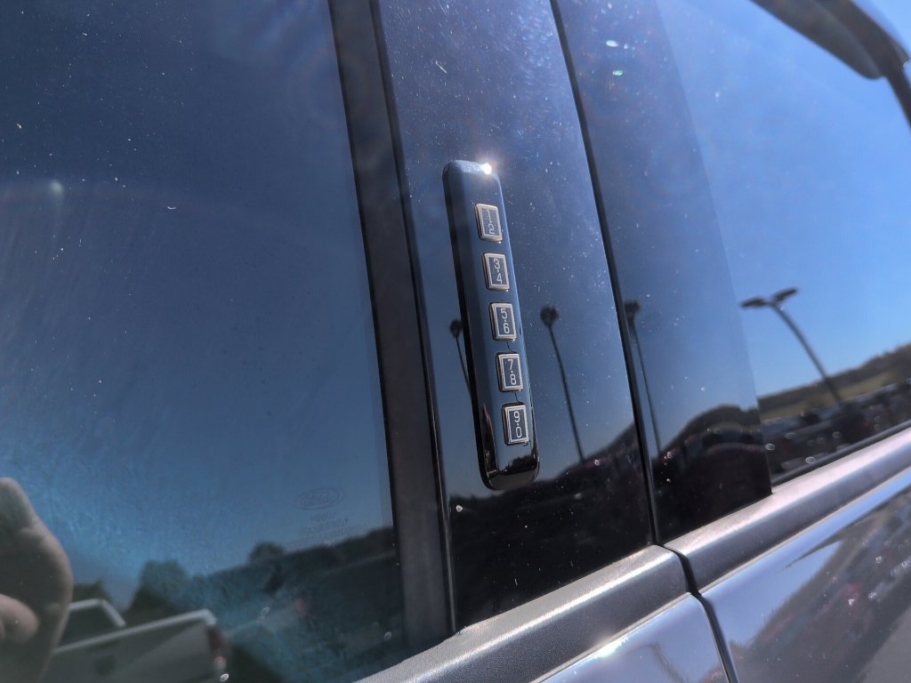Used 2018 Ford F150 Raptor w/ Equipment Group 802A Luxury AWD/4WD image 16