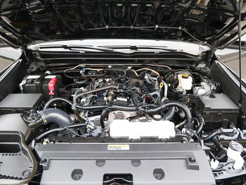 Certified 2025 Toyota Tacoma SR5 w/ SR5 Upgrade Package AWD/4WD image 17