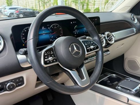 Used 2023 Mercedes-Benz GLB 250 4MATIC image 18