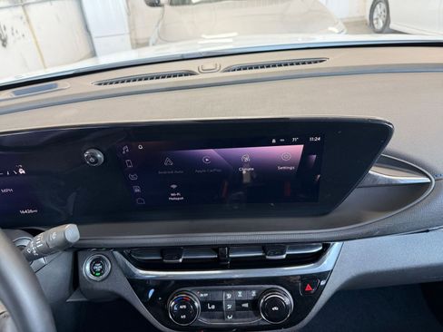 Used 2025 Buick Envista Sport Touring image 21