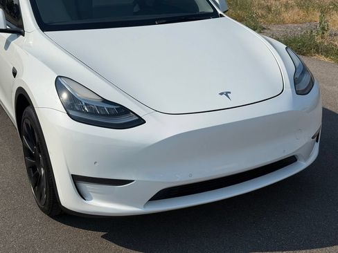 Used 2022 Tesla Model Y Long Range AWD/4WD image 3