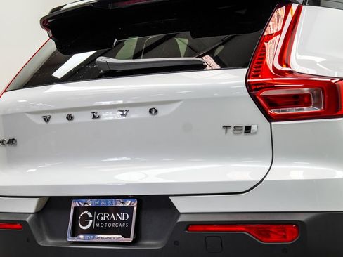 Used 2021 Volvo XC40 T5 R-Design w/ Protection Package Premier AWD/4WD image 13