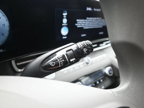 Used 2024 Hyundai Elantra SEL FWD image 19