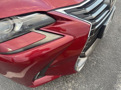 Used 2016 Lexus GS 200t image 4