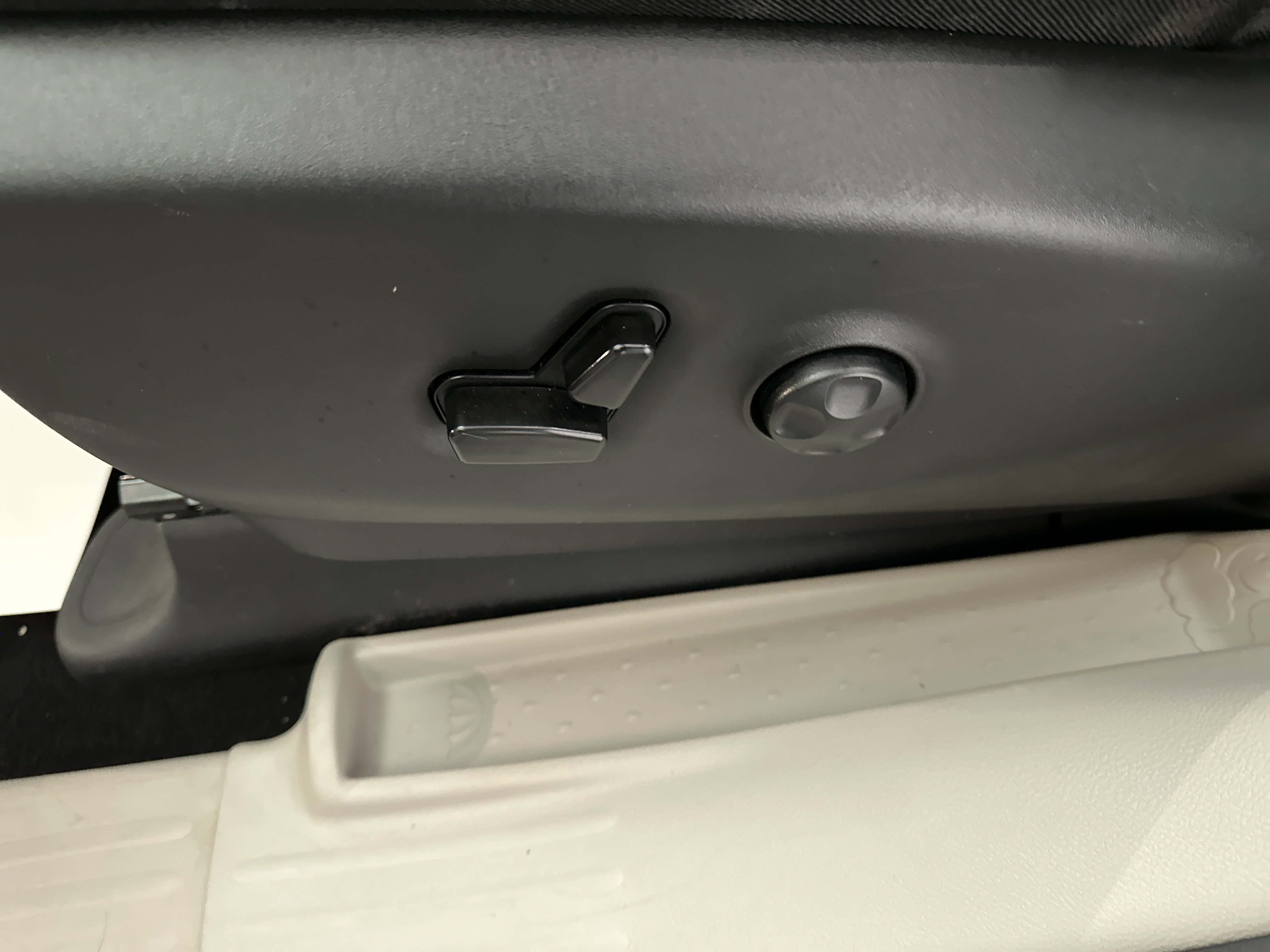 Used 2023 Chrysler Pacifica Limited FWD image 20