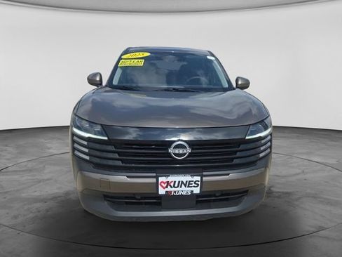 Used 2025 Nissan Kicks SV AWD/4WD image 2