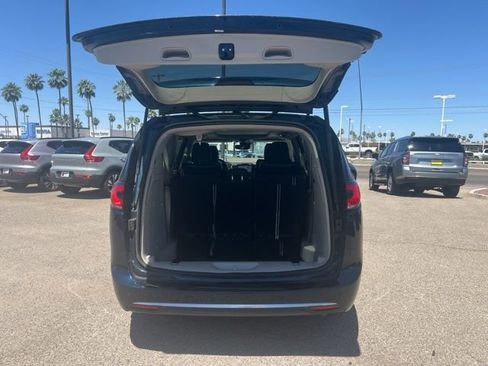 Used 2023 Chrysler Pacifica Limited image 31
