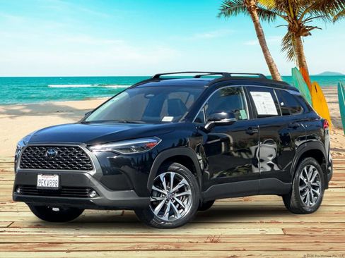 Used 2023 Toyota Corolla Cross XLE w/ Convenience Package AWD/4WD image 2