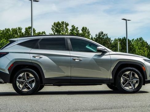 Certified 2025 Hyundai Tucson SEL AWD/4WD image 6