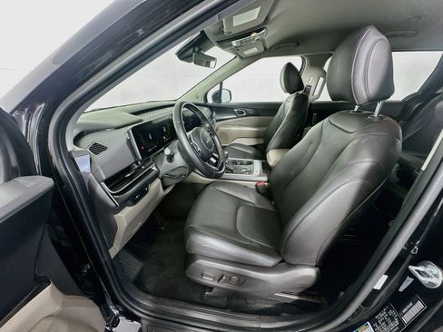 Used 2026 Kia Carnival FWD image 13