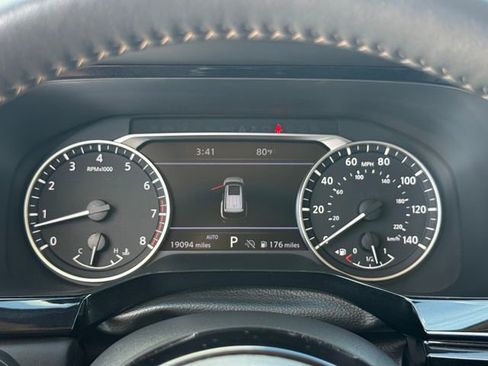 Used 2025 Nissan Pathfinder SL AWD/4WD image 16