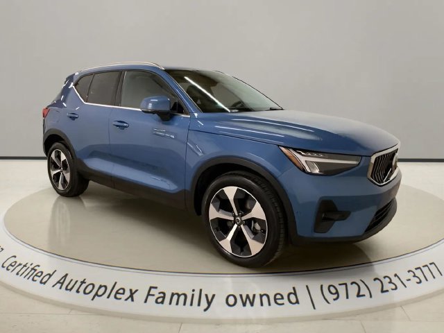 Used 2025 Volvo XC40 B5 Plus AWD/4WD image 7