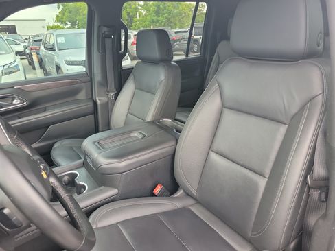 Used 2024 Chevrolet Suburban LT RWD image 9