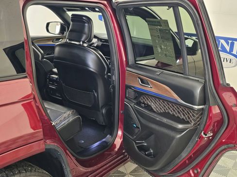 Used 2022 Jeep Grand Cherokee Summit w/ Luxury Tech Group V image 40