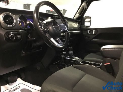Used 2022 Jeep Wrangler Unlimited Sahara w/ Cold Weather Group AWD/4WD image 28