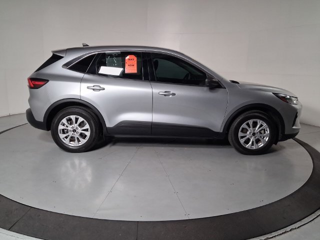 Used 2023 Ford Escape Active w/ Tech Pack #1 FWD image 3