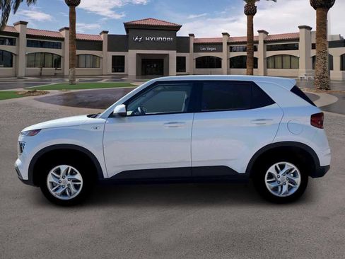 New 2026 Hyundai Venue SE FWD image 3