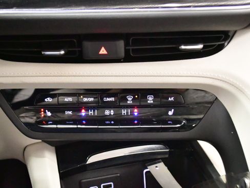 Used 2022 Buick Envision Preferred image 50