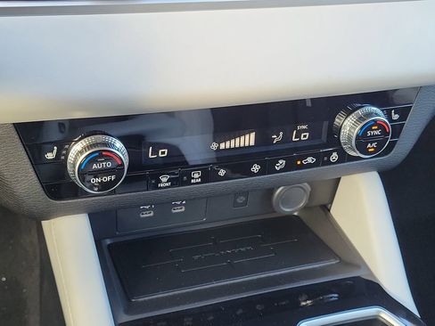 New 2026 Mitsubishi Outlander SE image 17