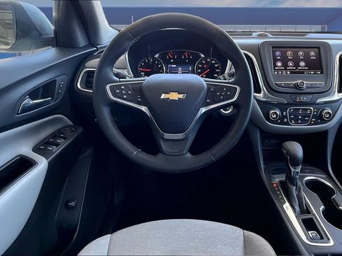 Used 2023 Chevrolet Equinox LT w/ Driver Convenience Package FWD image 2
