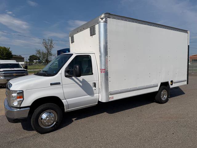 Used 2017 Ford E-450 and Econoline 450 Super Duty w/ Power Windows & Locks Group RWD image 9