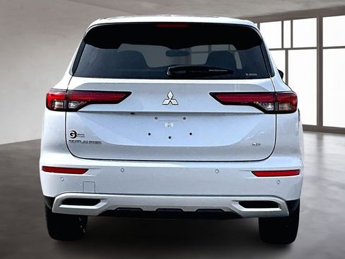 Used 2023 Mitsubishi Outlander SE AWD/4WD image 5