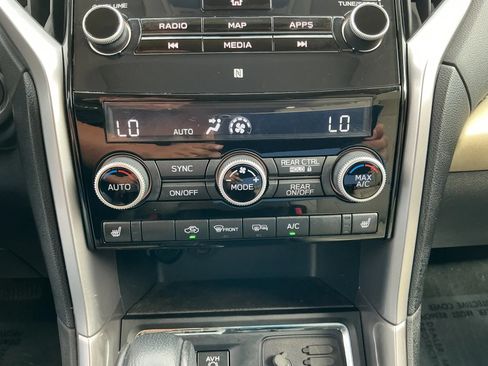 Used 2022 Subaru Ascent Limited w/ Technology Package AWD/4WD image 29