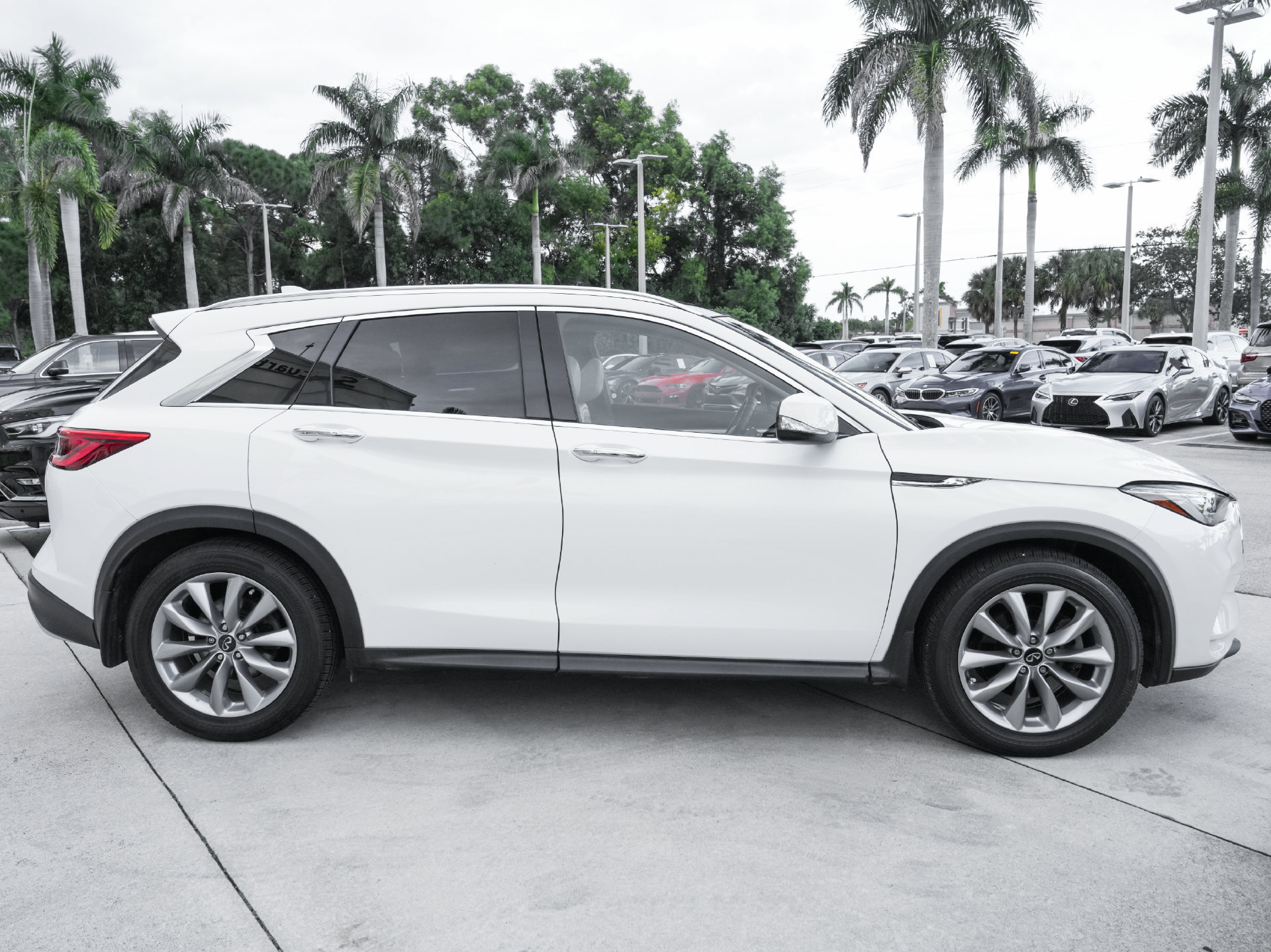 Used 2020 INFINITI QX50 Luxe w/ Navigation Package FWD image 22