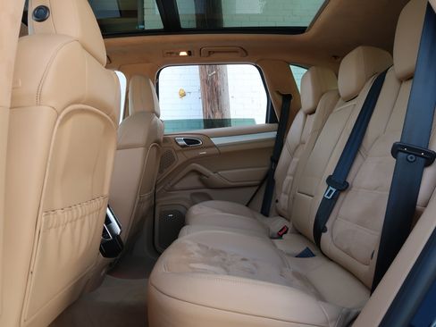 Used 2014 Porsche Cayenne GTS AWD/4WD image 35