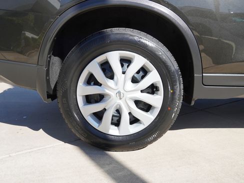 Used 2016 Nissan Rogue S w/ Appearance Package image 11