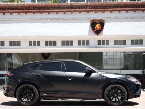 Used 2023 Lamborghini Urus S AWD/4WD image 2