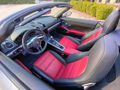 Used 2024 Porsche 718 Boxster image 25