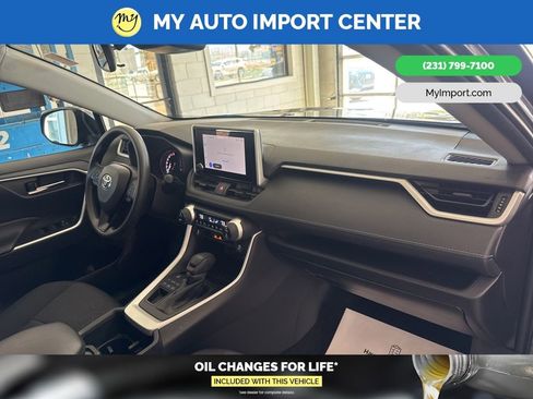Used 2025 Toyota RAV4 XLE AWD/4WD image 29