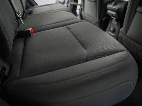 Used 2018 Jeep Wrangler Unlimited Sahara image 36