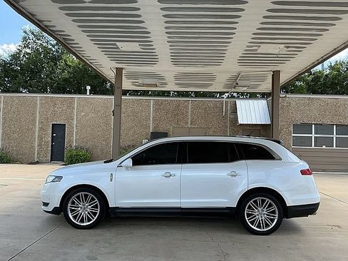Used 2019 Lincoln MKT AWD image 8