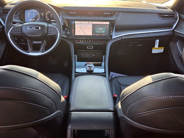 New 2027 Jeep Grand Cherokee Limited RWD image 8