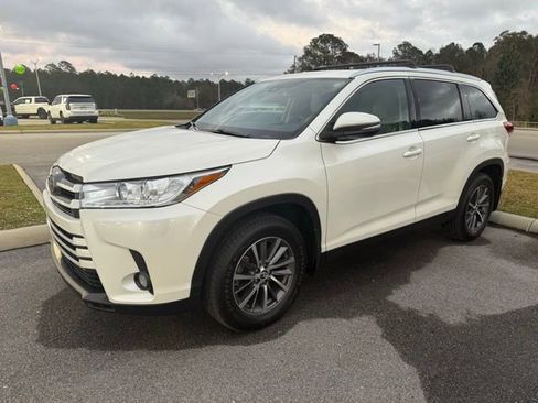 Used 2019 Toyota Highlander XLE image 1