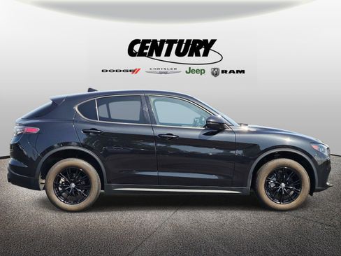 Used 2024 Alfa Romeo Stelvio Sprint AWD/4WD image 2